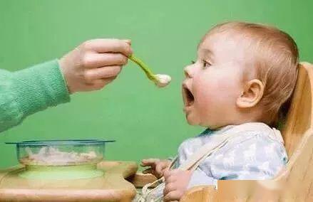 幼儿饮食要定时定量每餐的间隔以小时为宜