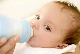 婴儿喝水的正确姿势