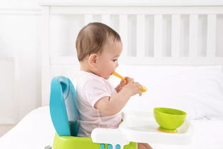 如何培养婴儿吃饭